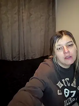 Snapshot of Fernandar2025 chatting on December 15, 3:33 am Fernandar2025 online show from December 15, 3:33 am