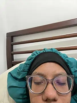 Snapshot of Valen1800 chatting on February 20, 1:02 am Valen1800 online show from February 20, 1:02 am