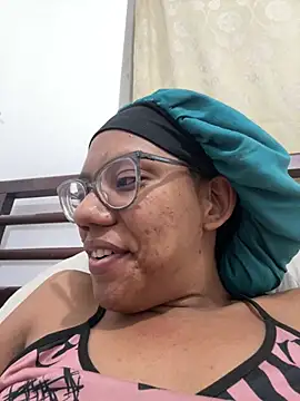 Snapshot of Valen1800 chatting on February 25, 1:37 am Valen1800 online show from February 25, 1:37 am