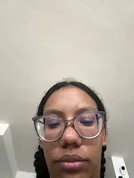 Snapshot of Valen1800 chatting on February 27, 2:44 am Valen1800 online show from February 27, 2:44 am