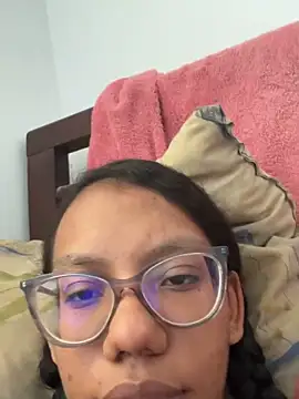 Snapshot of Valen1800 chatting on March 6, 7:43 pm Valen1800 online show from March 6, 7:43 pm