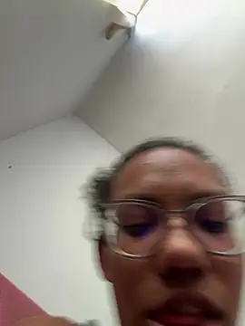 Snapshot of Valen1800 chatting on March 19, 3:05 pm Valen1800 online show from March 19, 3:05 pm