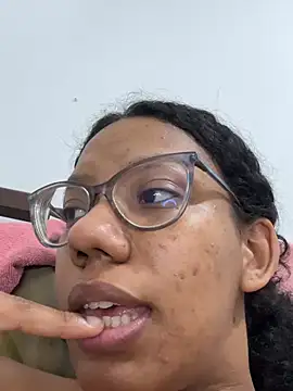 Snapshot of Valen1800 chatting on March 20, 3:11 am Valen1800 online show from March 20, 3:11 am