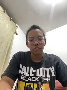 Snapshot of Valen1800 chatting on March 21, 12:59 am Valen1800 online show from March 21, 12:59 am