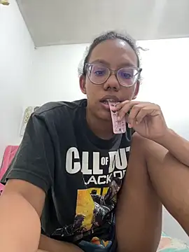 Snapshot of Valen1800 chatting on March 26, 2:06 am Valen1800 online show from March 26, 2:06 am