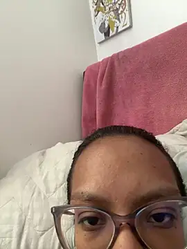 Snapshot of Valen1800 chatting on April 1, 7:11 pm Valen1800 online show from April 1, 7:11 pm