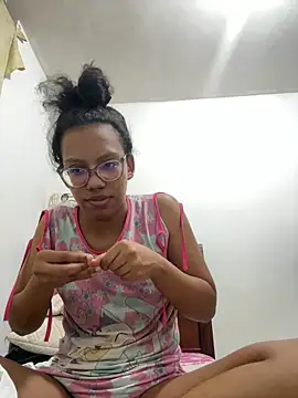 Snapshot of Valen1800 chatting on April 6, 1:47 am Valen1800 online show from April 6, 1:47 am