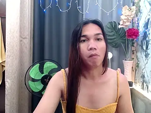 Snapshot of Shikagamhe23 chatting on March 31, 2:13 am Shikagamhe23 online show from March 31, 2:13 am