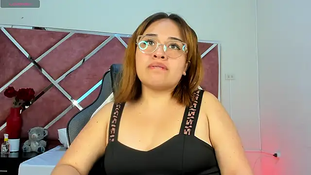 Snapshot of sara-lopez1 chatting on September 8, 7:35 pm sara-lopez1 online show from September 8, 7:35 pm