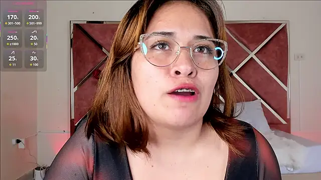 Snapshot of sara-lopez1 chatting on September 22, 1:02 pm sara-lopez1 online show from September 22, 1:02 pm