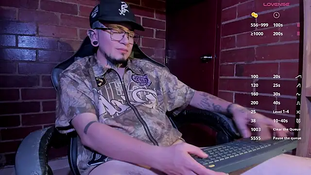 tyler jones  online show from May 5, 12:18 am