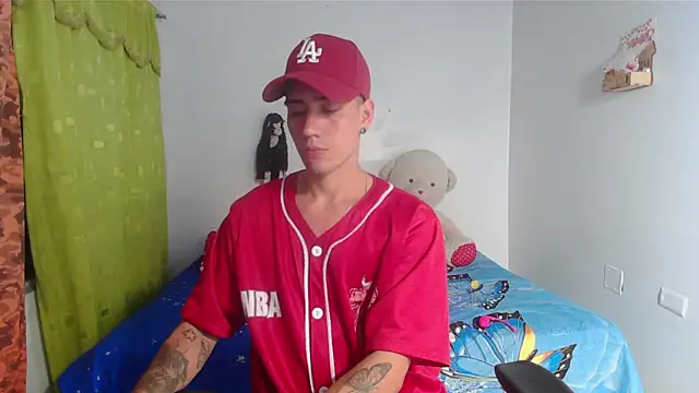 Snapshot of kilyan--x_x chatting on September 23, 3:31 am kilyan--x x online show from September 23, 3:31 am
