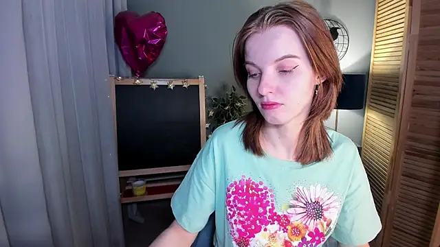 Snapshot of Madelaineses chatting on October 11, 9:08 am Madelaineses online show from October 11, 9:08 am