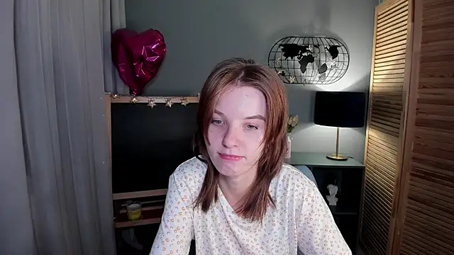 Snapshot of Madelaineses chatting on October 12, 10:25 am Madelaineses online show from October 12, 10:25 am