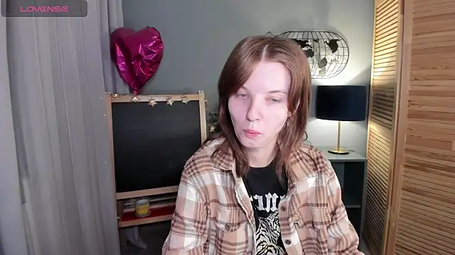 Snapshot of Madelaineses chatting on October 17, 11:24 am Madelaineses online show from October 17, 11:24 am