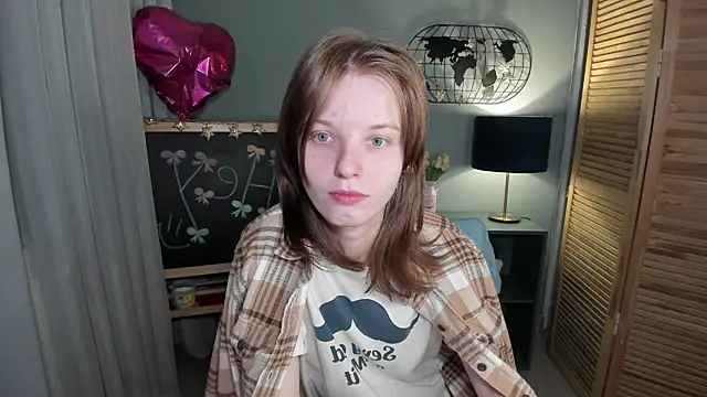 Snapshot of Madelaineses chatting on November 11, 10:48 am Madelaineses online show from November 11, 10:48 am