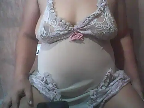 Snapshot of Azrielxx05 chatting on October 10, 6:45 am Azrielxx05 online show from October 10, 6:45 am