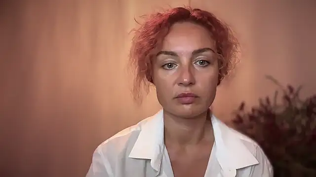 Reddgiirl online show from October 18, 5:35 pm