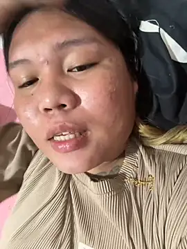 Snapshot of pinay_tynee chatting on October 16, 2:23 am pinay tynee online show from October 16, 2:23 am