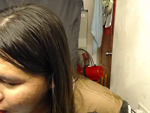 Snapshot of pinay_tynee chatting on November 20, 4:51 pm pinay tynee online show from November 20, 4:51 pm