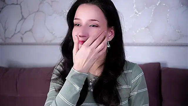 FalineBeacher online show from December 15, 2:10 pm