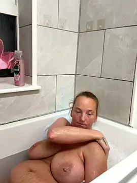 Snapshot of JustYourNormalCouple chatting on October 31, 8:32 pm JustYourNormalCouple online show from October 31, 8:32 pm