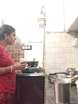 Snapshot of Soniya_Roy chatting on May 14, 5:03 am Soniya Roy online show from May 14, 5:03 am