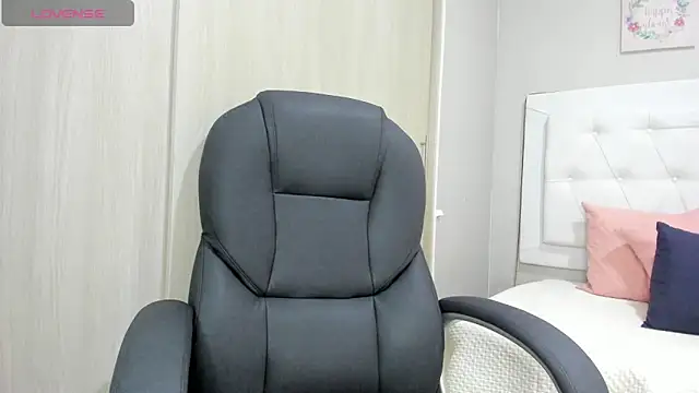 andrea  hills online show from October 4, 7:23 pm