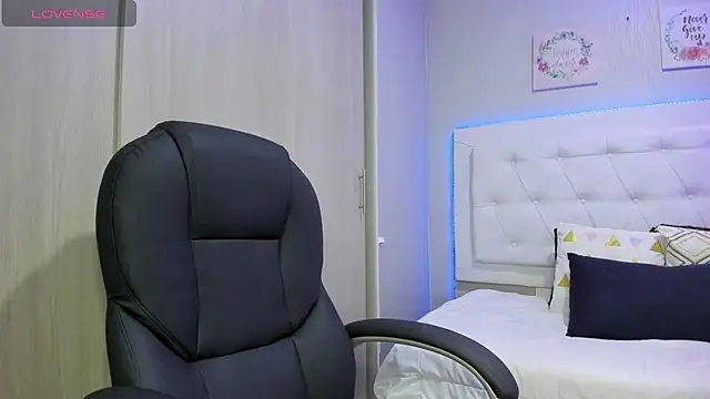 andrea  hills online show from October 20, 7:03 pm