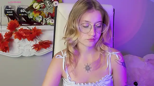 Nerissa xo online show from September 28, 8:03 pm