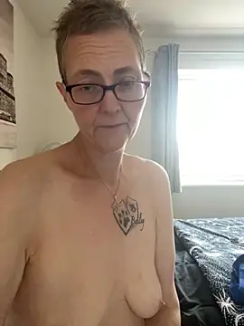 Snapshot of Curvy-Jinx chatting on September 29, 7:46 am Curvy-Jinx online show from September 29, 7:46 am