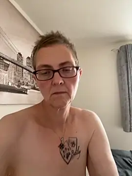 Snapshot of Curvy-Jinx chatting on October 2, 7:37 am Curvy-Jinx online show from October 2, 7:37 am