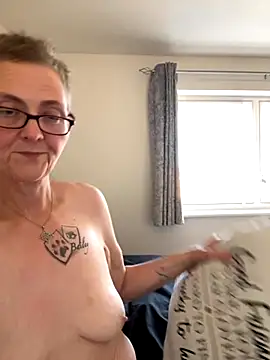 Snapshot of Curvy-Jinx chatting on October 6, 12:57 pm Curvy-Jinx online show from October 6, 12:57 pm