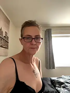 Snapshot of Curvy-Jinx chatting on October 8, 12:03 pm Curvy-Jinx online show from October 8, 12:03 pm