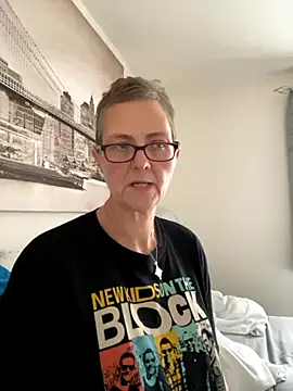 Snapshot of Curvy-Jinx chatting on October 14, 7:42 am Curvy-Jinx online show from October 14, 7:42 am