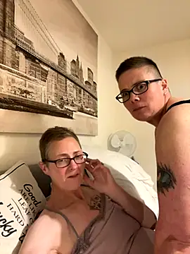 Snapshot of Curvy-Jinx chatting on October 16, 7:37 pm Curvy-Jinx online show from October 16, 7:37 pm