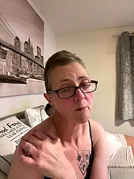 Snapshot of Curvy-Jinx chatting on October 23, 7:45 pm Curvy-Jinx online show from October 23, 7:45 pm