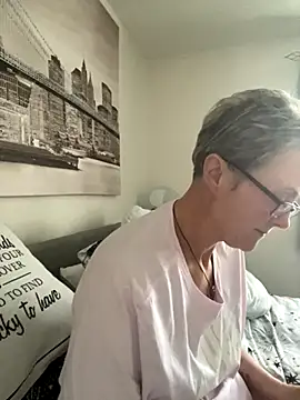 Snapshot of Curvy-Jinx chatting on October 26, 4:02 pm Curvy-Jinx online show from October 26, 4:02 pm