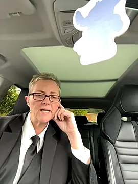 Snapshot of Curvy-Jinx chatting on October 27, 1:15 pm Curvy-Jinx online show from October 27, 1:15 pm