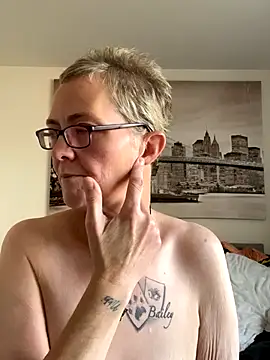 Snapshot of Curvy-Jinx chatting on October 28, 9:02 am Curvy-Jinx online show from October 28, 9:02 am