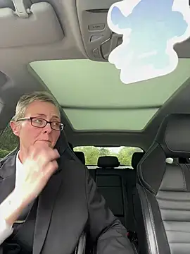 Snapshot of Curvy-Jinx chatting on October 29, 9:55 am Curvy-Jinx online show from October 29, 9:55 am