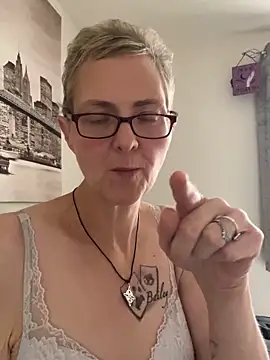 Snapshot of Curvy-Jinx chatting on October 31, 8:37 am Curvy-Jinx online show from October 31, 8:37 am