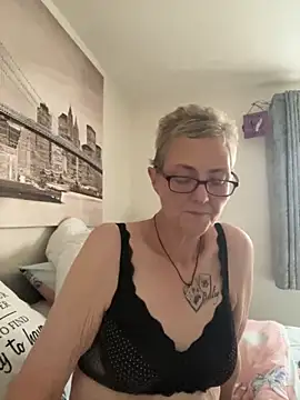 Snapshot of Curvy-Jinx chatting on November 1, 3:36 pm Curvy-Jinx online show from November 1, 3:36 pm