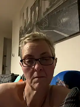 Snapshot of Curvy-Jinx chatting on November 2, 3:42 am Curvy-Jinx online show from November 2, 3:42 am