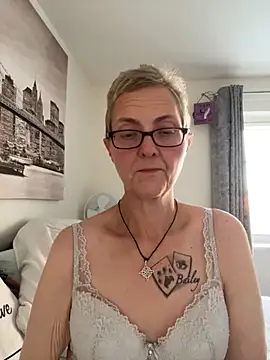 Snapshot of Curvy-Jinx chatting on November 2, 3:47 pm Curvy-Jinx online show from November 2, 3:47 pm