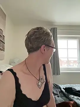 Curvy-Jinx online show from November 19, 9:42 am