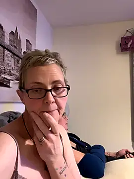 Curvy-Jinx online show from November 23, 8:30 pm