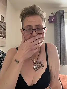 Curvy-Jinx online show from February 5, 11:59 am