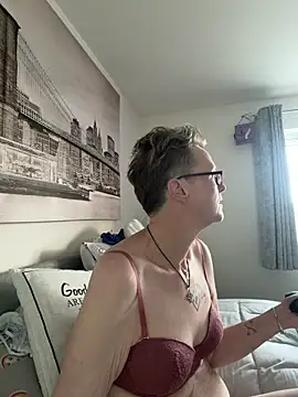 Curvy-Jinx online show from February 17, 8:22 am