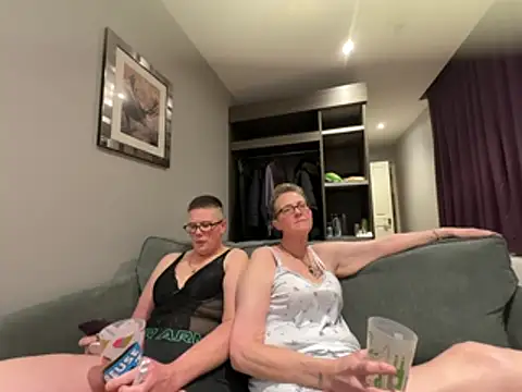 Curvy-Jinx online show from March 7, 8:06 pm